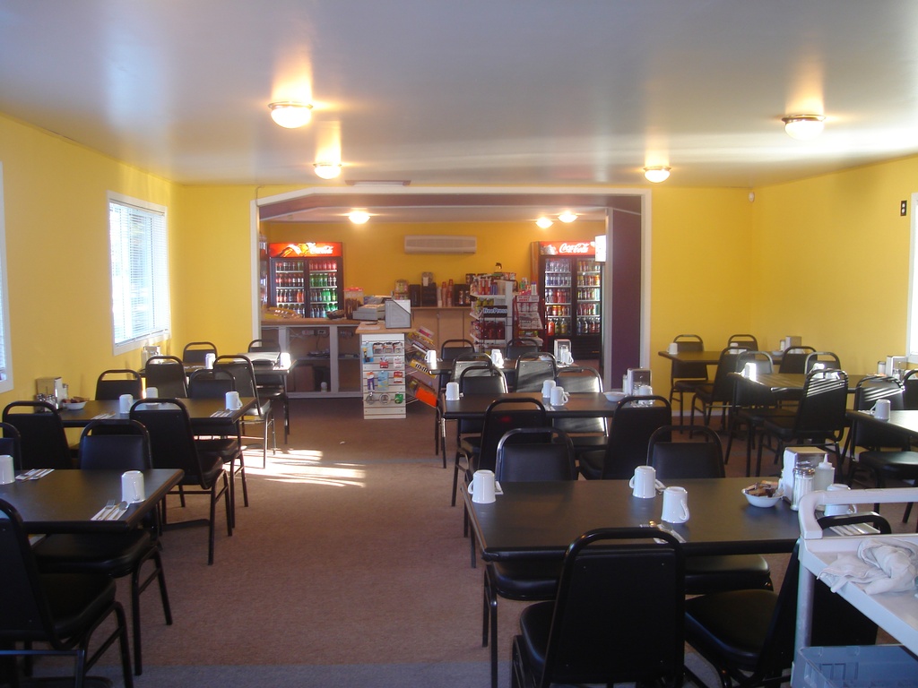 chelseas_restaurant__convenience_store_036_1024